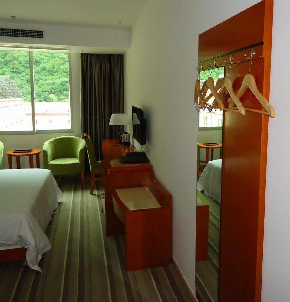 5 Yue Hotel Цзючжайгоу Экстерьер фото